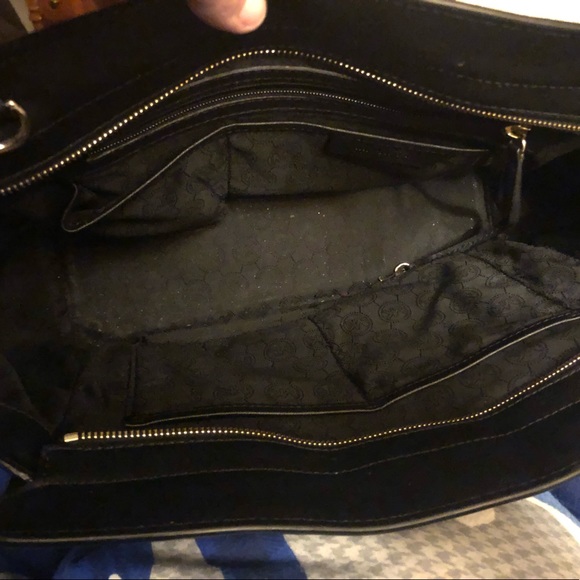 Woman’s medium sized black Michael kors purse - Picture 3 of 3